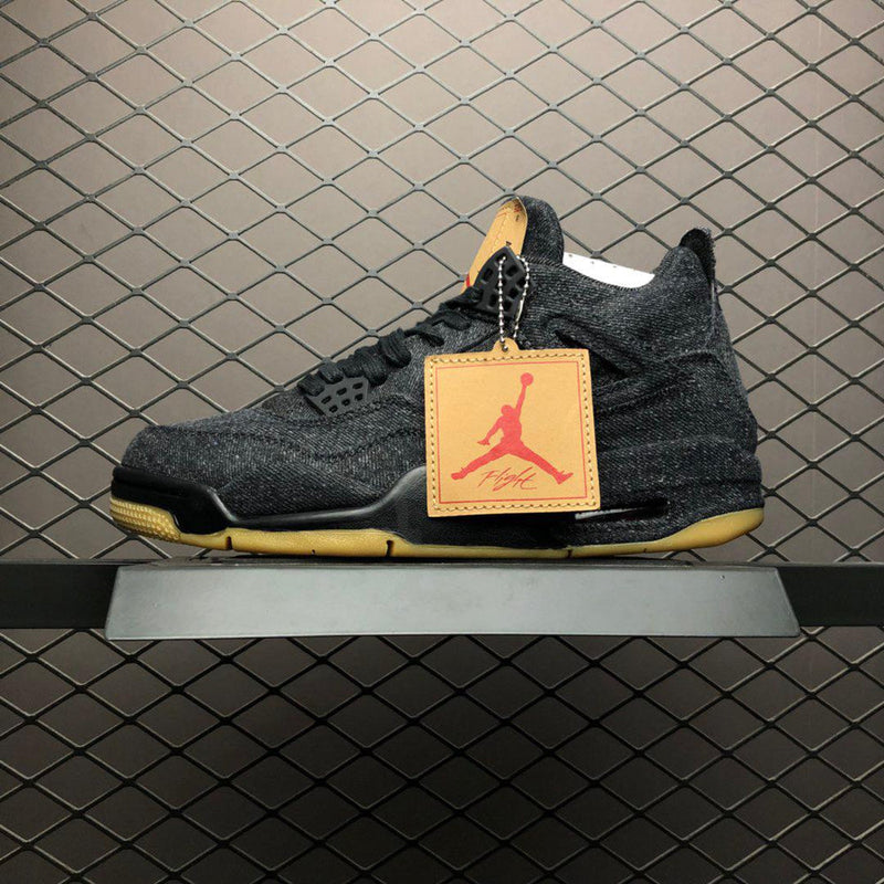 AIR JORDAN 4 RETRO LEVI´S BLACK DENIM