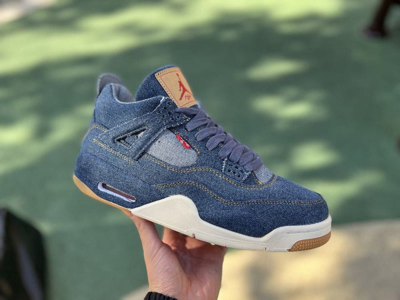 AIR JORDAN 4 RETRO LEVI´S DENIM