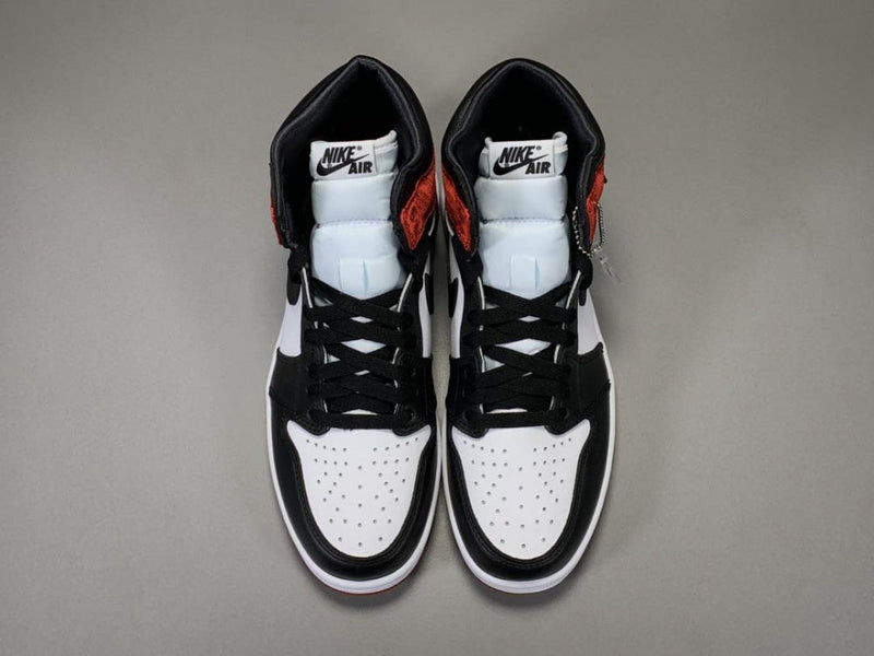 AIR JORDAN 1 HIGH RETRO HIGH SATIN BLACK TOE