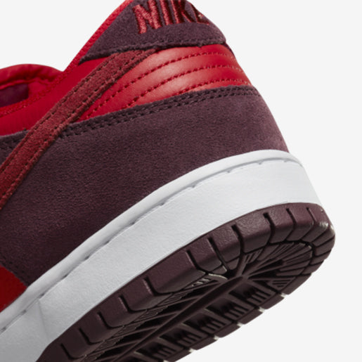 SB DUNK LOW CHERRY