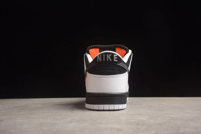 TIGHTBOOTH X DUNK SB LOW BLACK