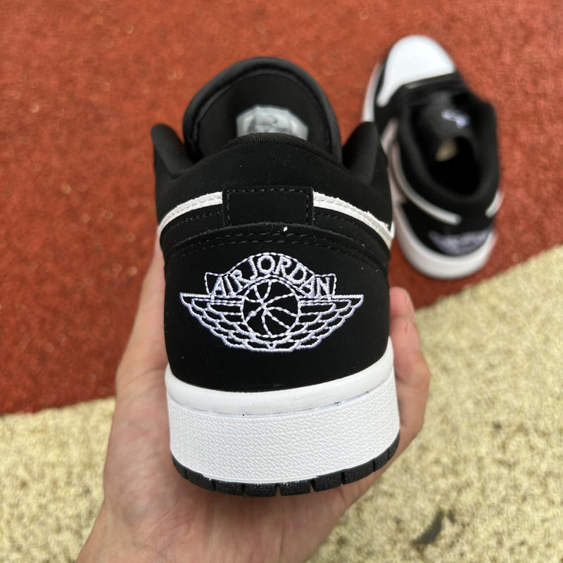 AIR JORDAN 1 LOW BLACK WHITE