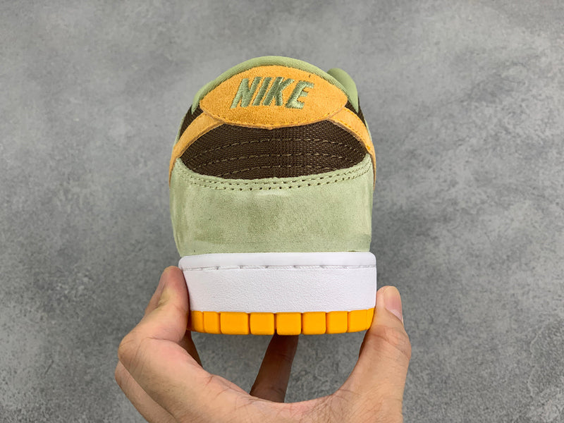 DUNK LOW DUSTY OLIVE