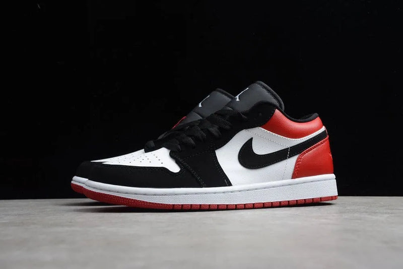 AIR JORDAN 1 LOW BLACK TOE