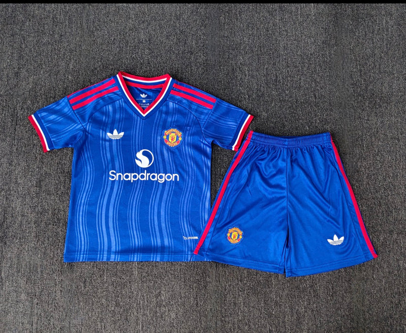 CONJUNTO INFANTIL MANCHETER UNITED AZUL 26/27 AZUL