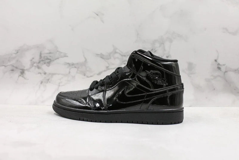 AIR JORDAN 1 MID SE TRIPLE BLACK PATENT WOMAN