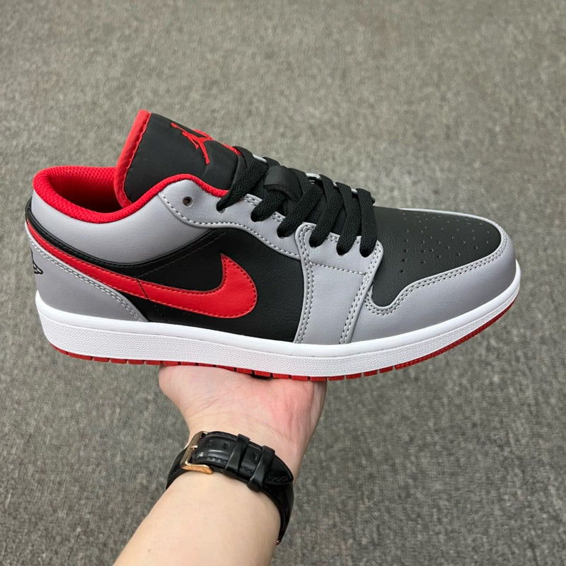 AIR JORDAN 1 LOW GS BLACK CEMENT GREY FIRE RED