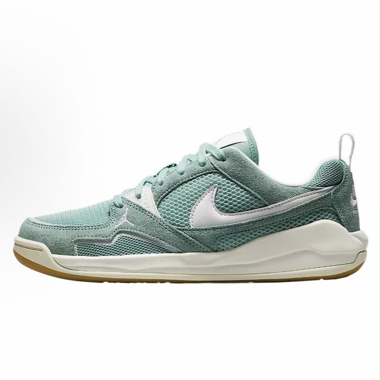 NIKE JORDAN CMFT VERDE CLARO