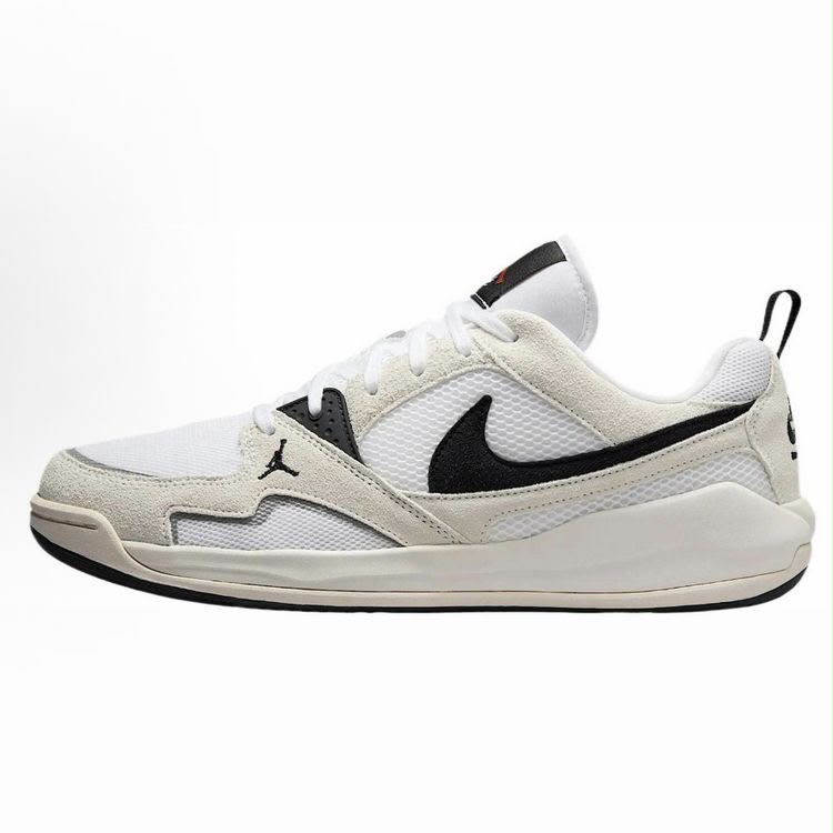 NIKE JORDAN CMFT BRANCO E PRETO