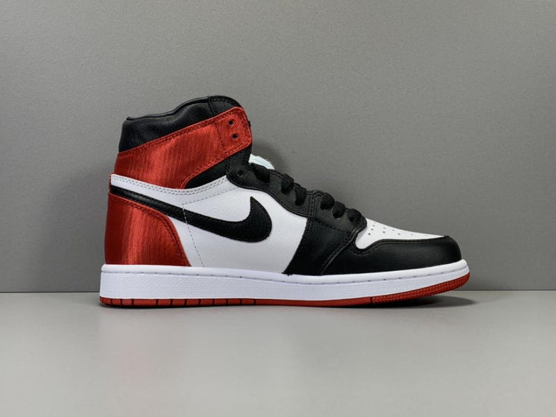 AIR JORDAN 1 HIGH RETRO HIGH SATIN BLACK TOE